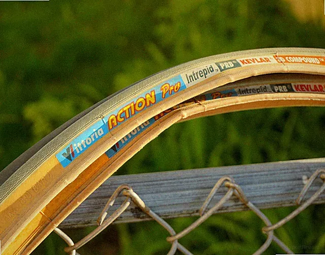 Vintage Vittoria Tires Action Pro Green Stripe Celeste 700x23 700C Italy Bianchi