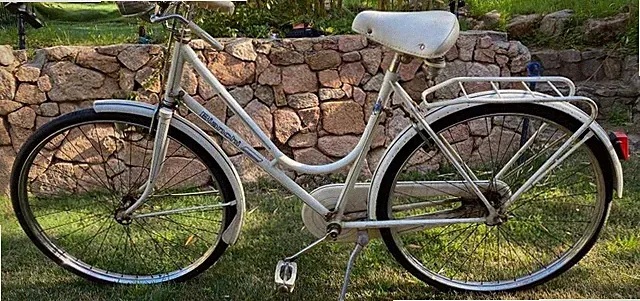 Vintage Women’s White Bike, With Rod Brakes